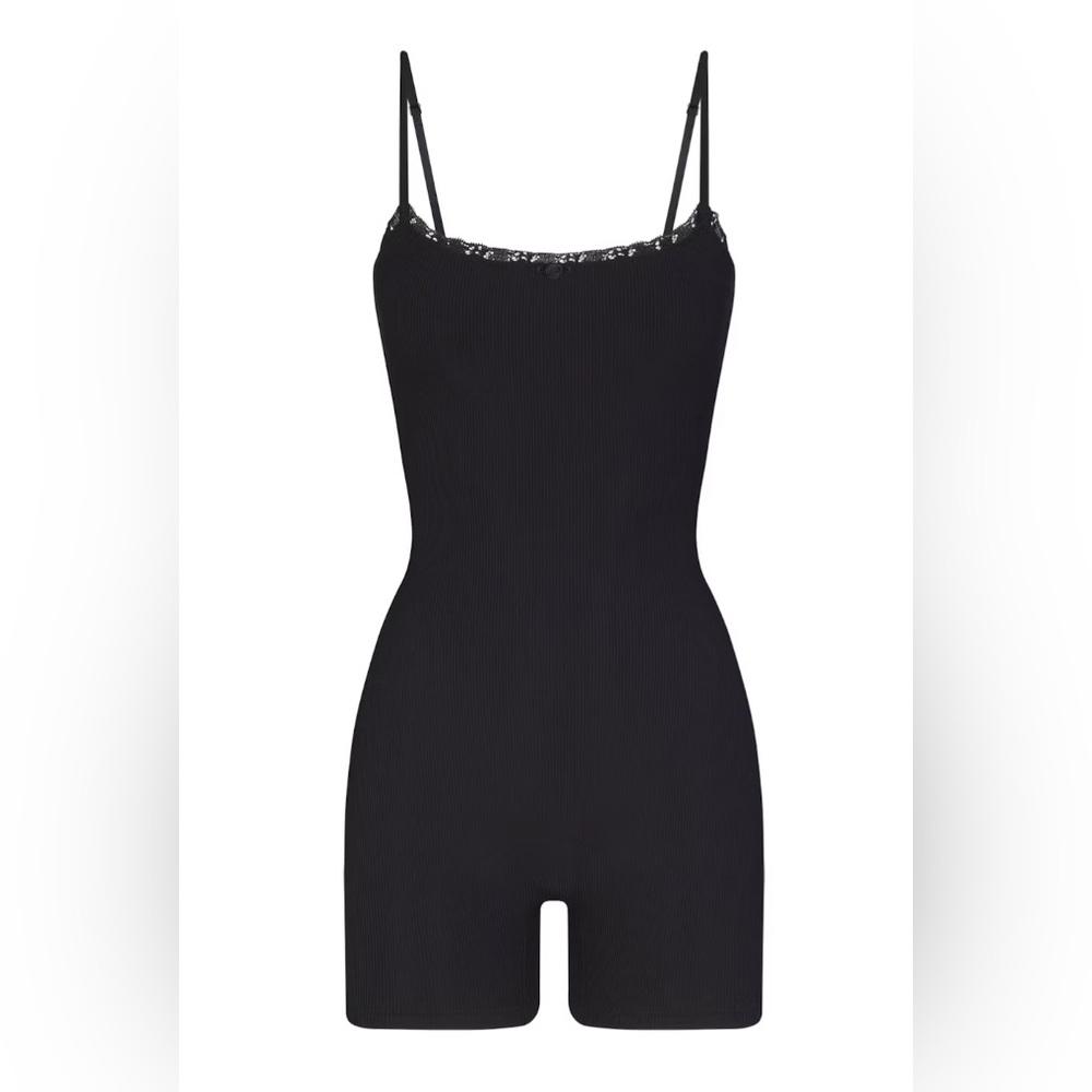 [NEW W/ TAGS] SKIMS Soft Lounge Scoop Onesie (size L)